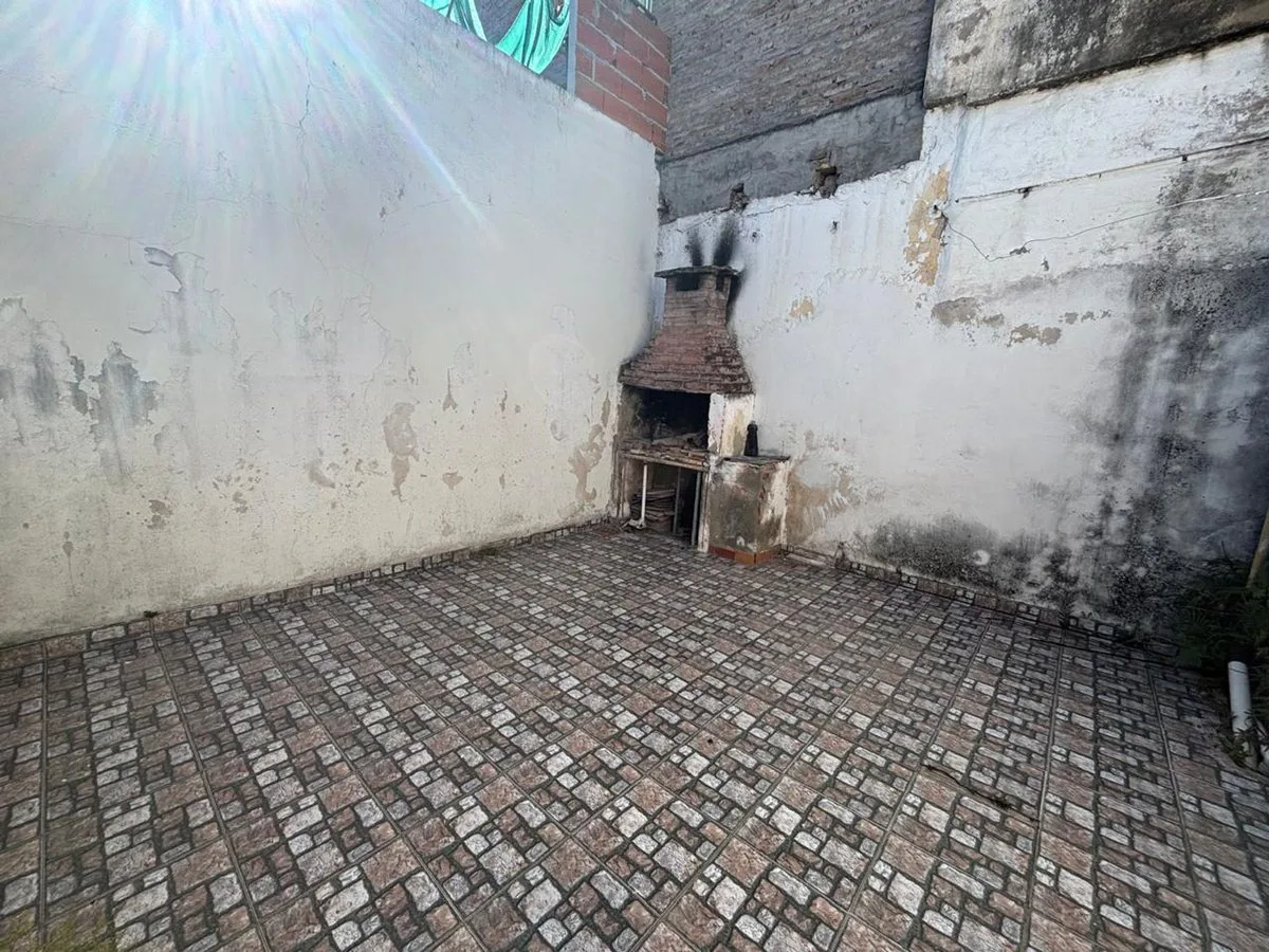 VENTA CASA DE PASILLO DOS DORMITORIOS Y PATIO foto 5