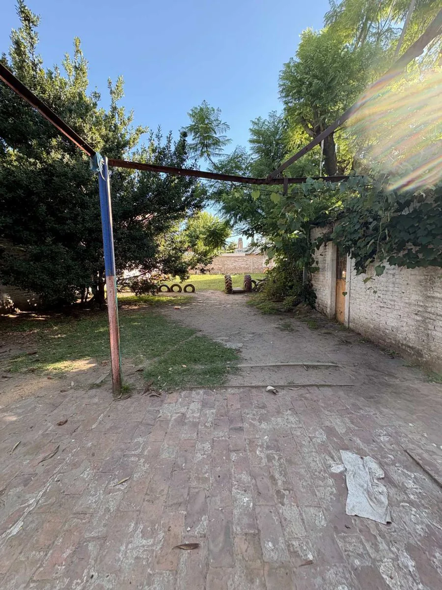 Casa o gran terreno comercial Almafuerte y Artigas foto 5
