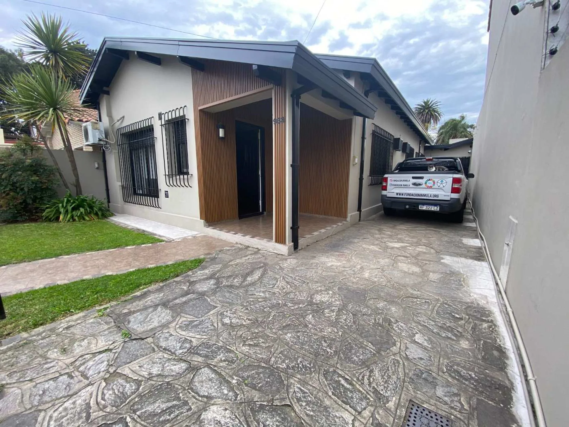 CASA EN VENTA 4 AMBIENTES CON QUINCHO Y PILETA foto 2