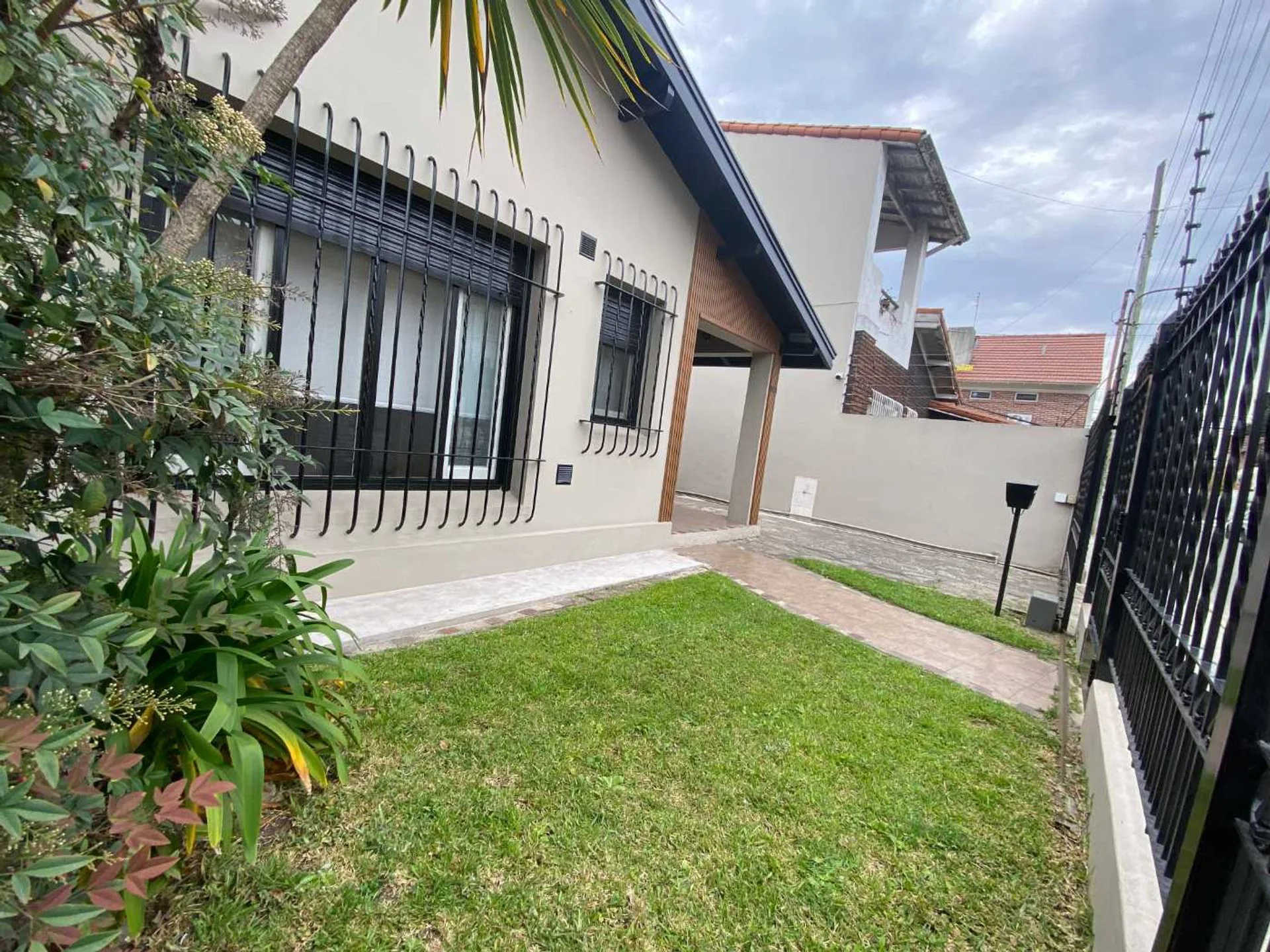 CASA EN VENTA 4 AMBIENTES CON QUINCHO Y PILETA foto 4