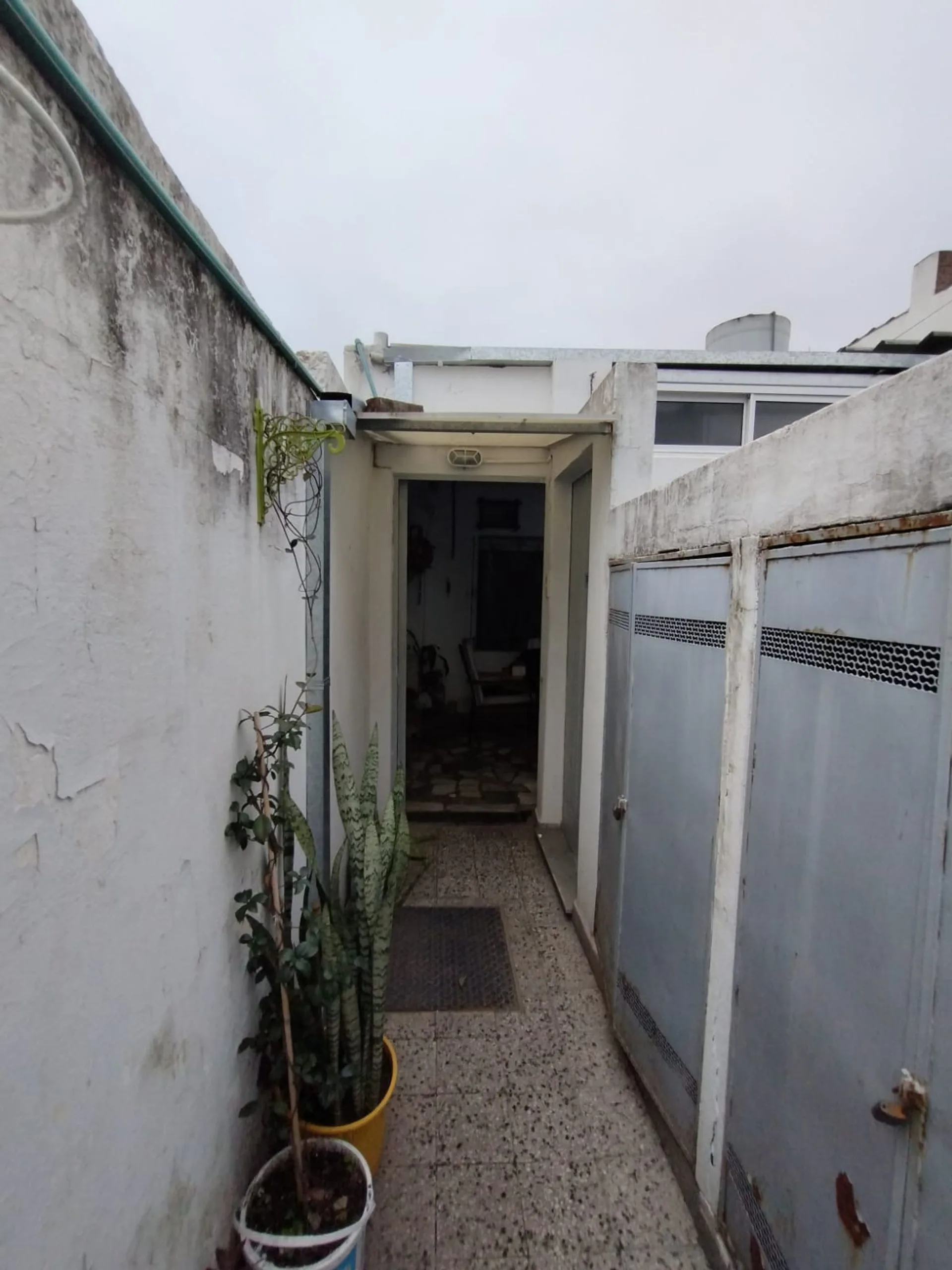 VENTA PH 3 AMB CON GALPON O COCHERA, LOM. DEL MIR. foto 3