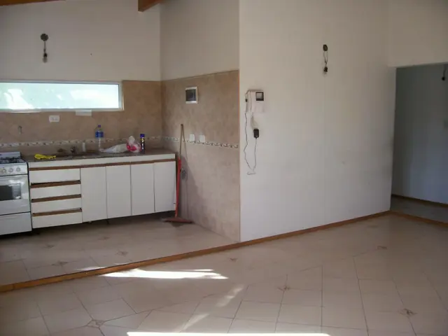Venta de departamento de 3 ambientes con cochera en Adrogué