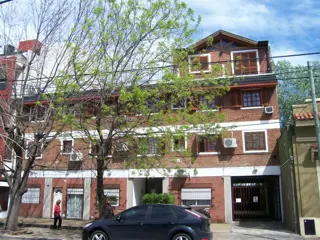 Venta de departamento de 3 ambientes con cochera en Adrogué foto 3