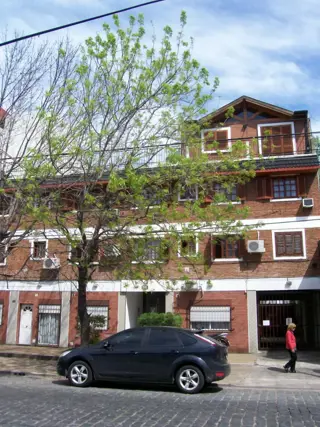 Venta de departamento de 3 ambientes con cochera en Adrogué foto 4