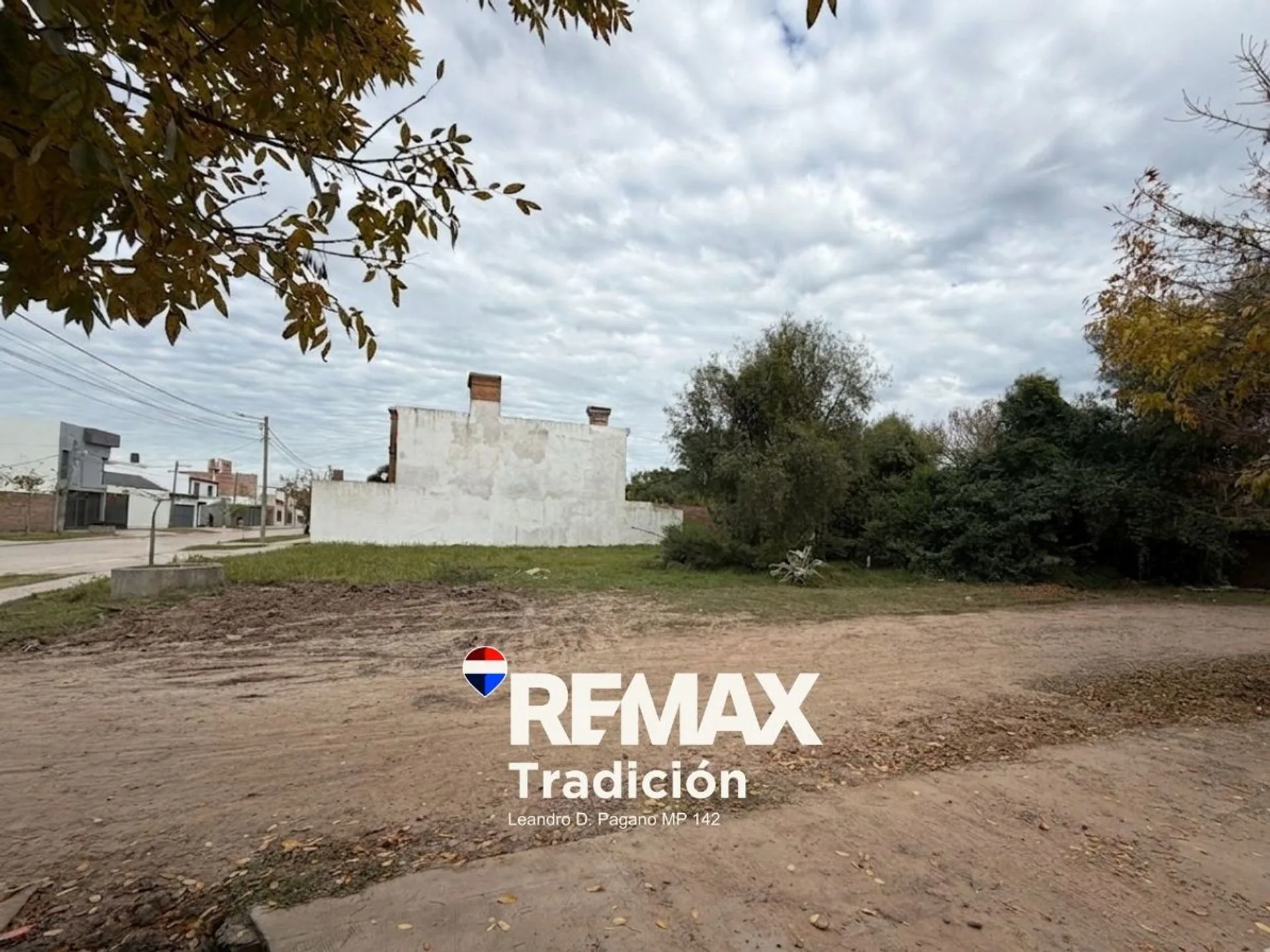 TERRENO EN ESQUINA A LA VENTA 600M2 foto 3