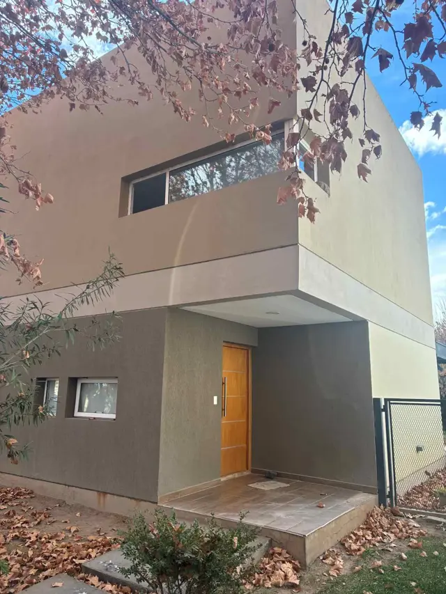 CASA EN VENTA EN B° PRIVADO GRAND PARC - VITERBORI