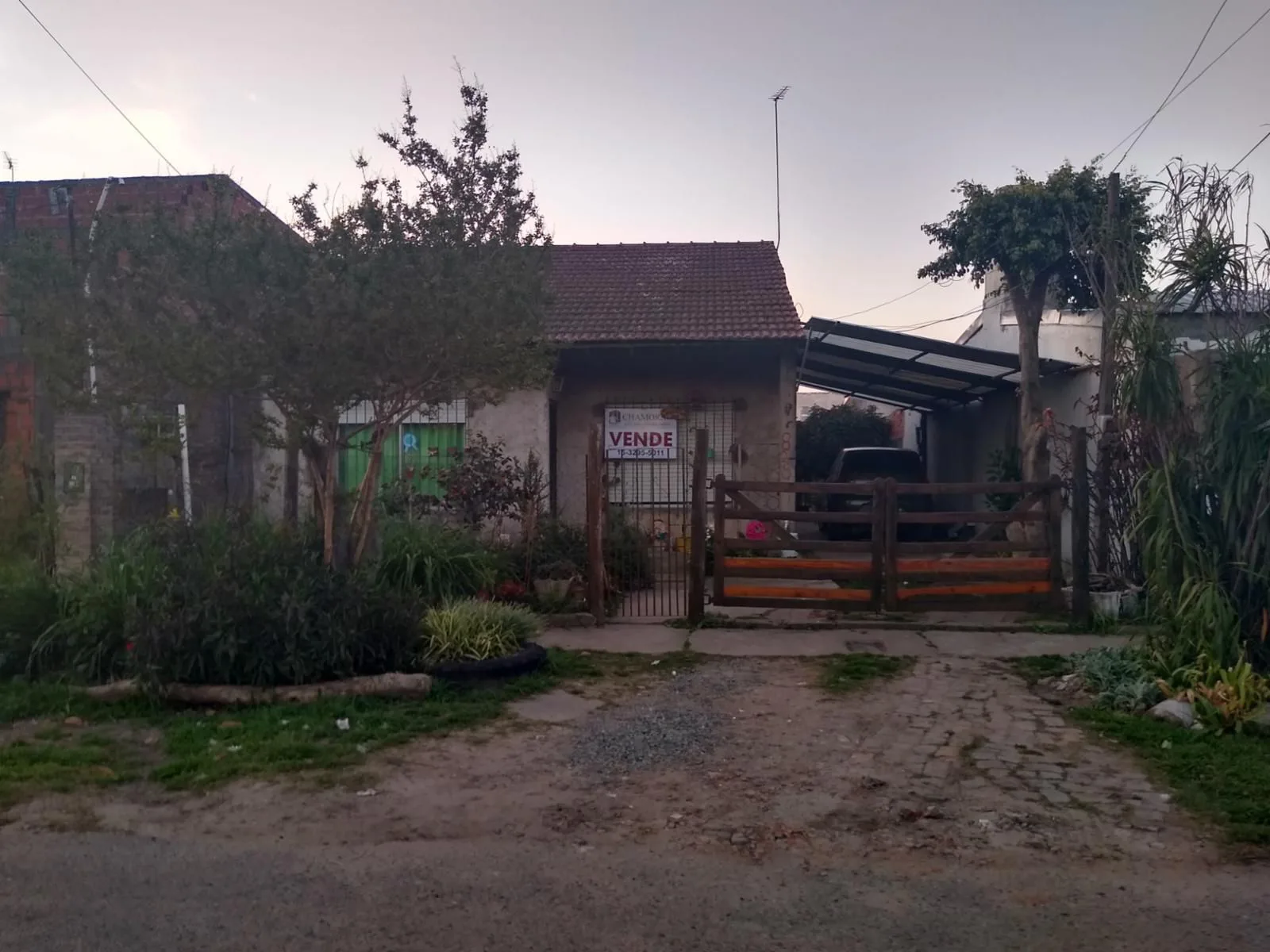EN VENTA 3 PROPIEDADES EN UN LOTE ! EN EL CRUCE DE FLORENCIO VARELA foto 2