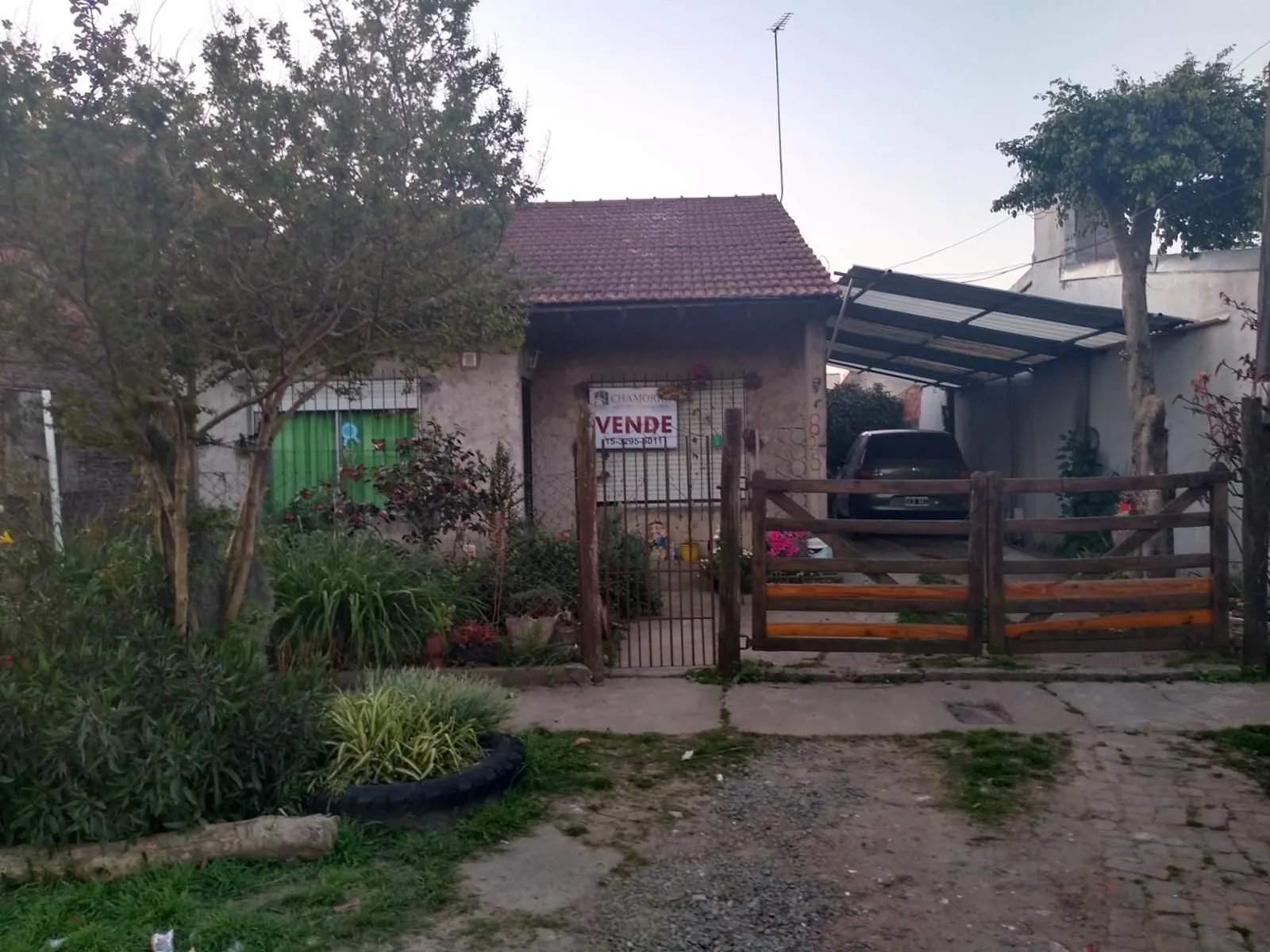 EN VENTA 3 PROPIEDADES EN UN LOTE ! EN EL CRUCE DE FLORENCIO VARELA foto 3