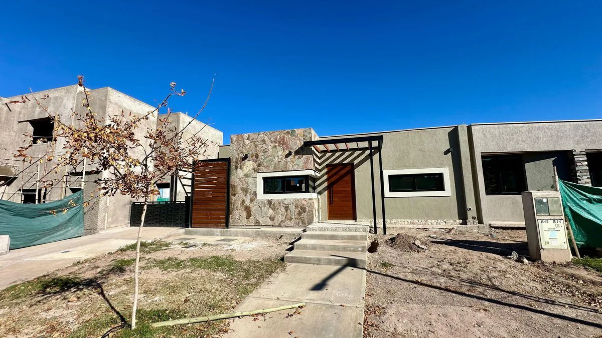 CASA EN VENTA BARRIO PRIVADO EN MAIPU foto 2