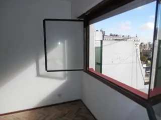 Departamento de 3 ambientes. PISO ALTO foto 3