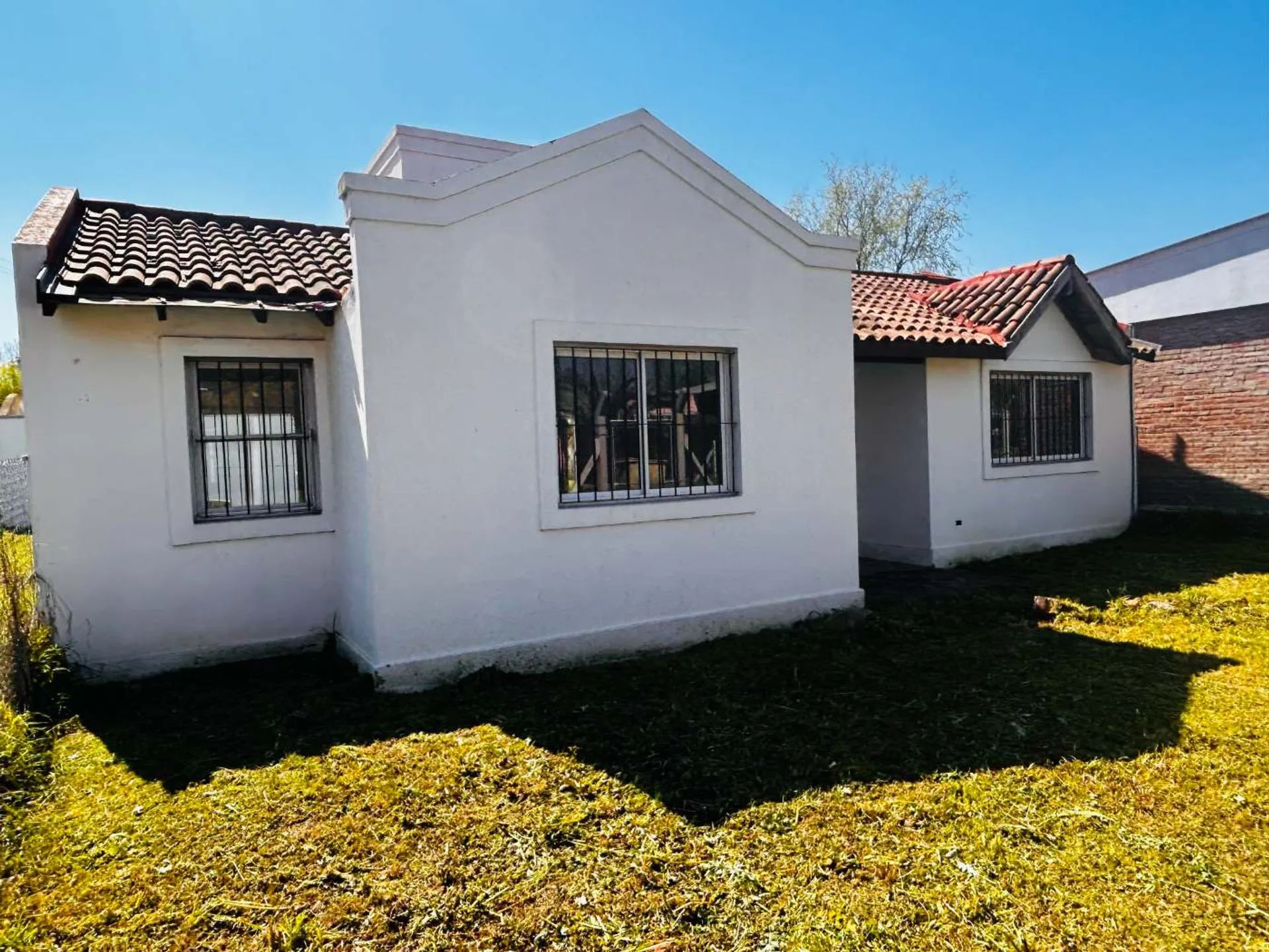 Casa en venta a reciclar en Carlos Keen foto 2