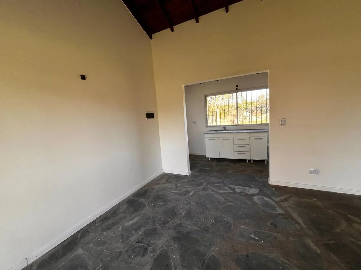 Casa en venta a reciclar en Carlos Keen foto 4