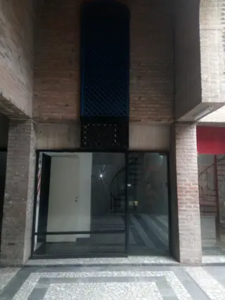 Alquilo local con excelente ubicación foto 2