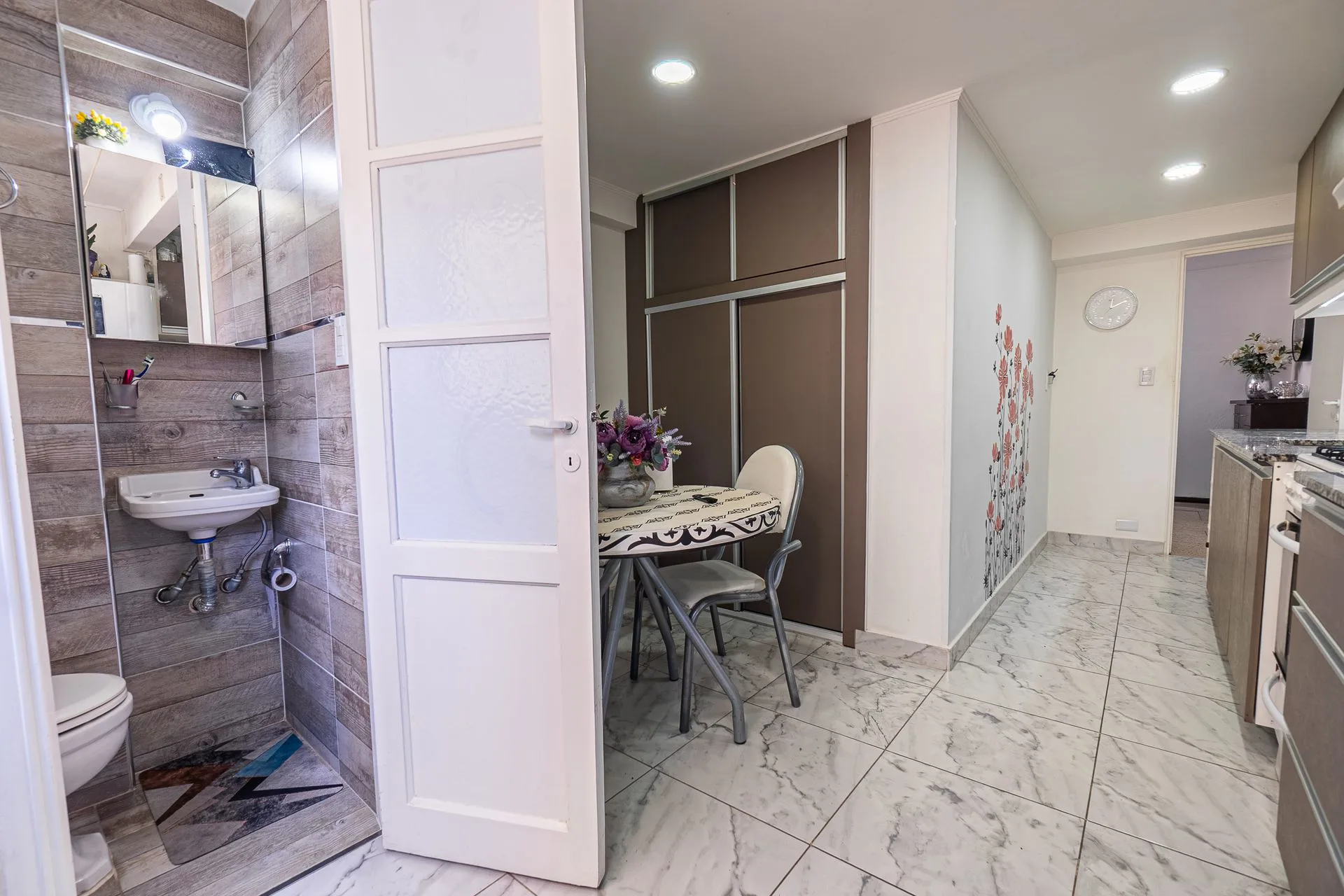 VENTA DEPARTAMENTO 3 AMB CENTRO AMOBLADO RECICLADO foto 4