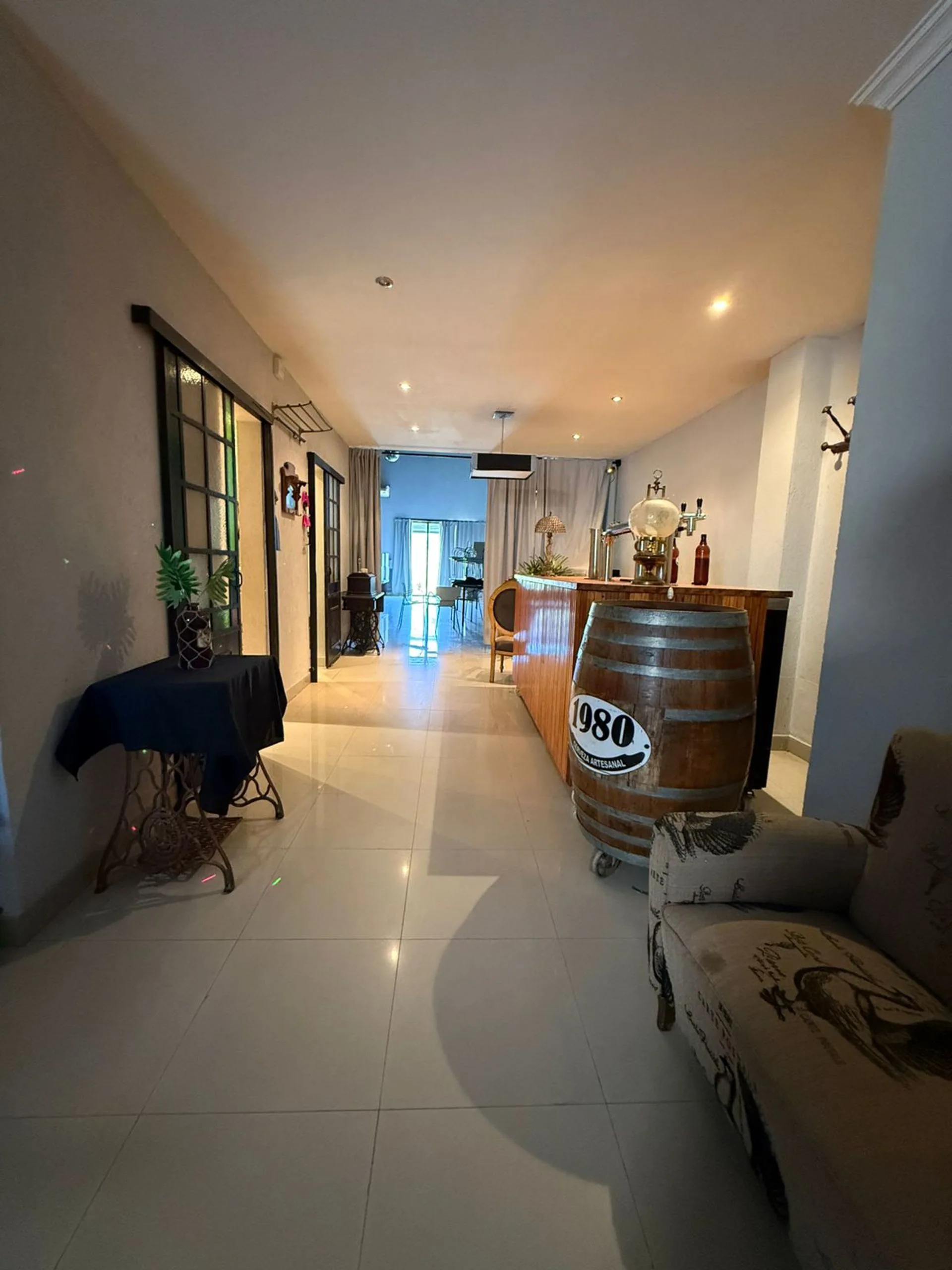 ALQUILER LOCAL COMERCIAL- 100Mts del Acceso Oeste foto 4