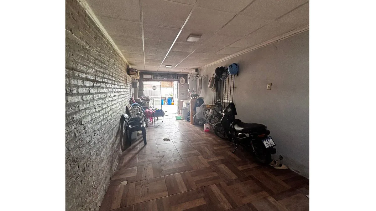 SE VENDE CASA DE 2 DORM, PATIO Y PILETA! foto 3