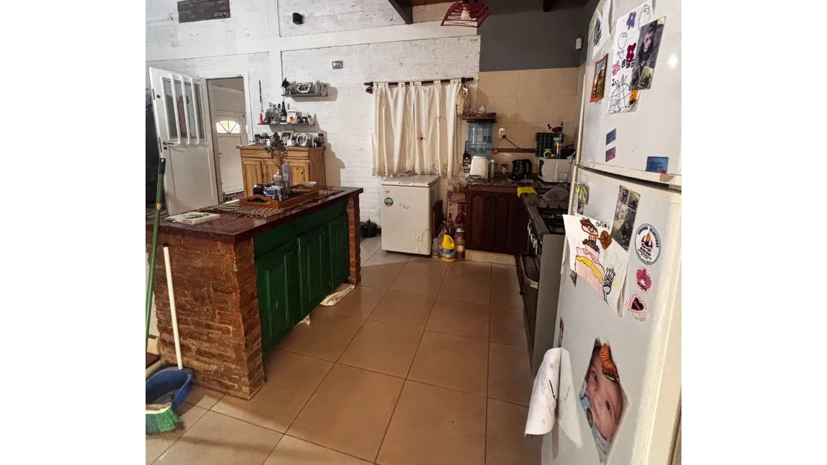 SE VENDE CASA DE 2 DORM, PATIO Y PILETA! foto 5