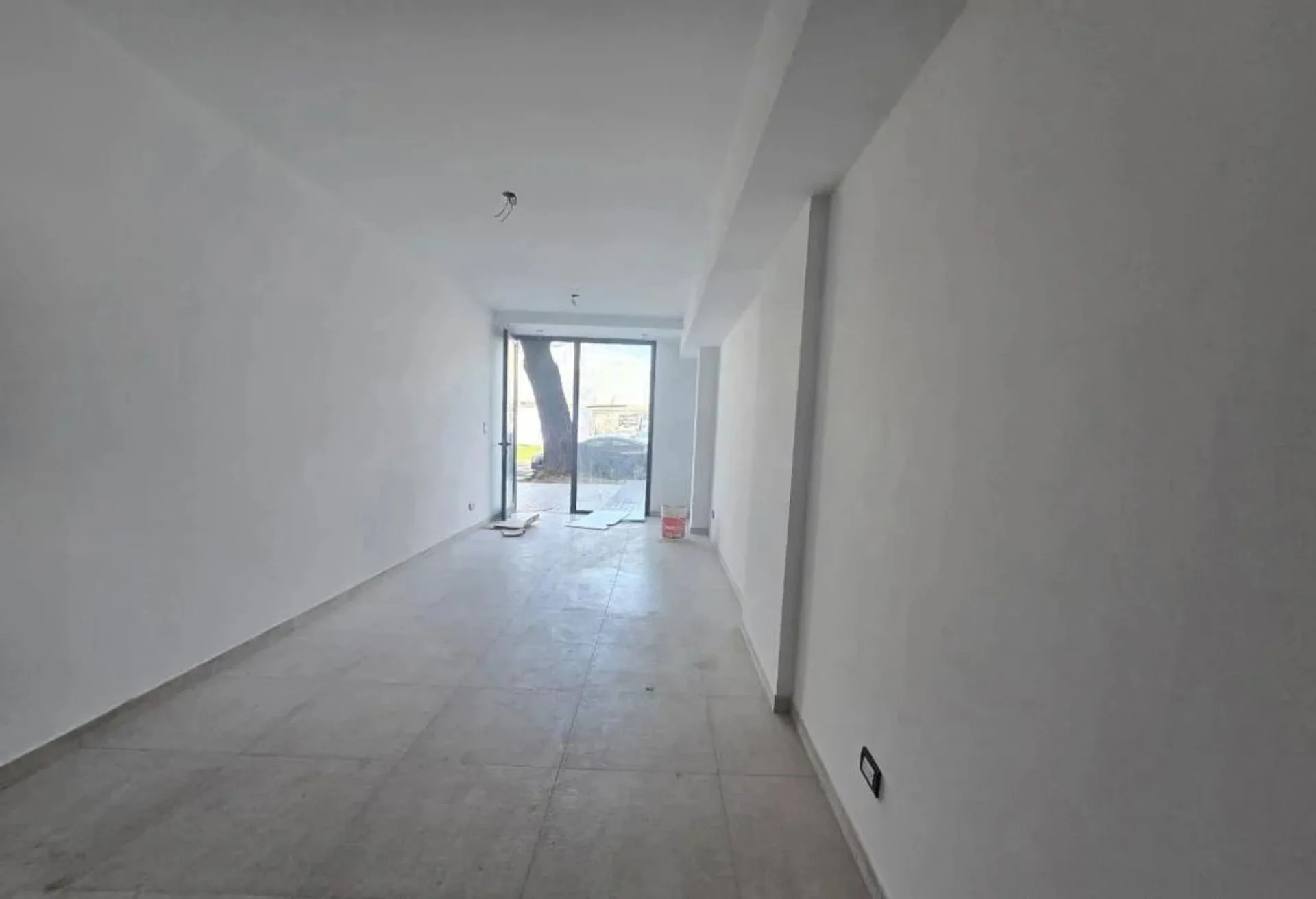 VENTA LOCAL A ESTRENAR EN PARQUE CHAS foto 2