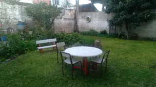 EXCELENTE PROPIEDAD 3 AMB c/ COCHERA y AMPLIO FONDO PARQUIZADO en SAN MARTIN  PARA EXIGENTES foto 2