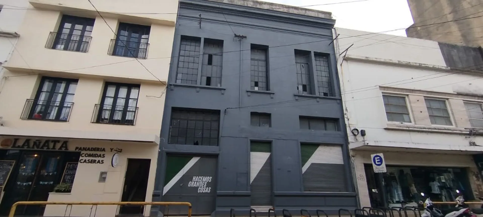 REMAX ALQUILA GRAN LOCAL COMERCIAL foto 2