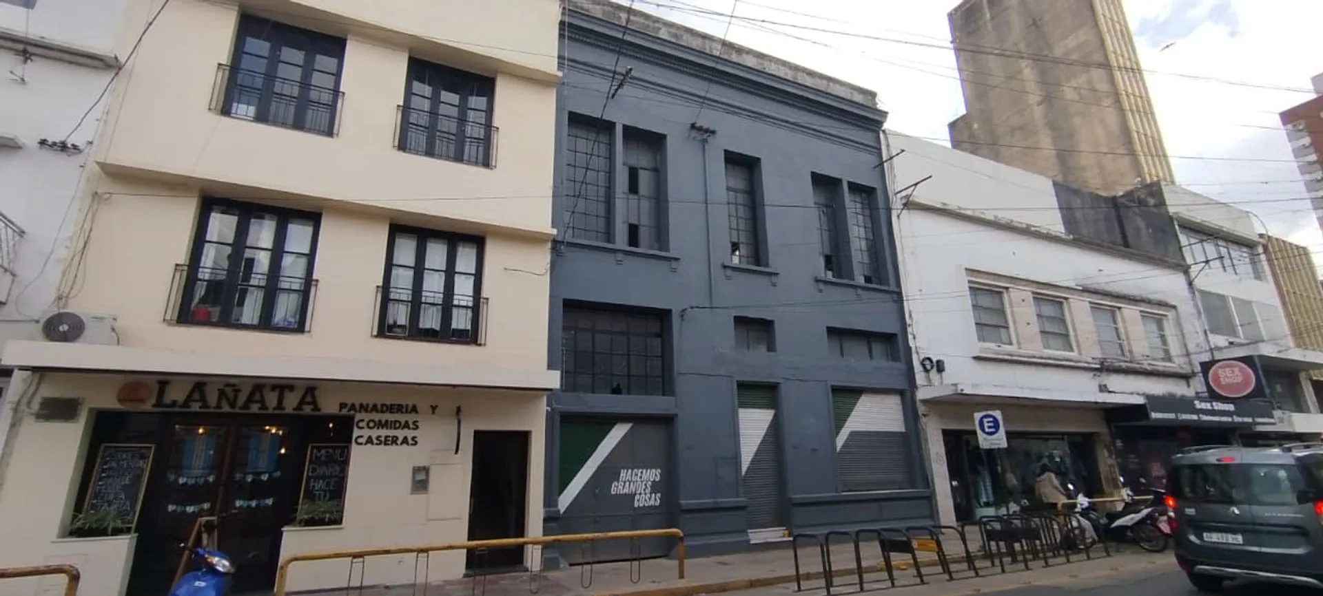 REMAX ALQUILA GRAN LOCAL COMERCIAL foto 3