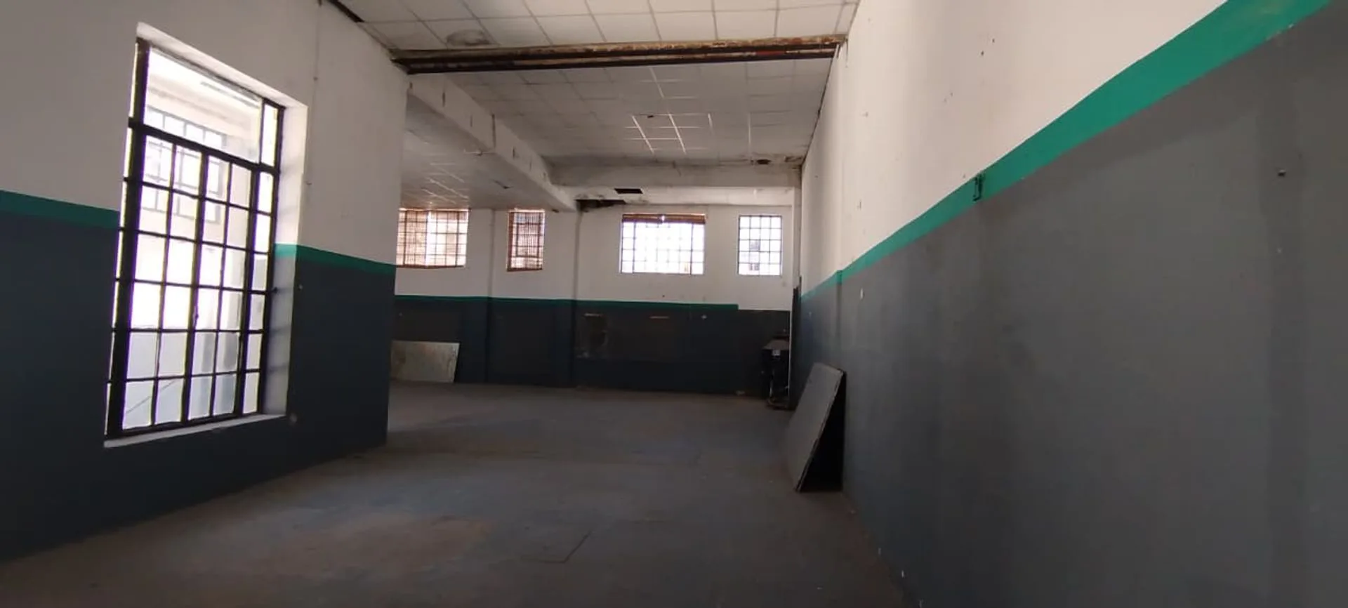REMAX ALQUILA GRAN LOCAL COMERCIAL foto 4