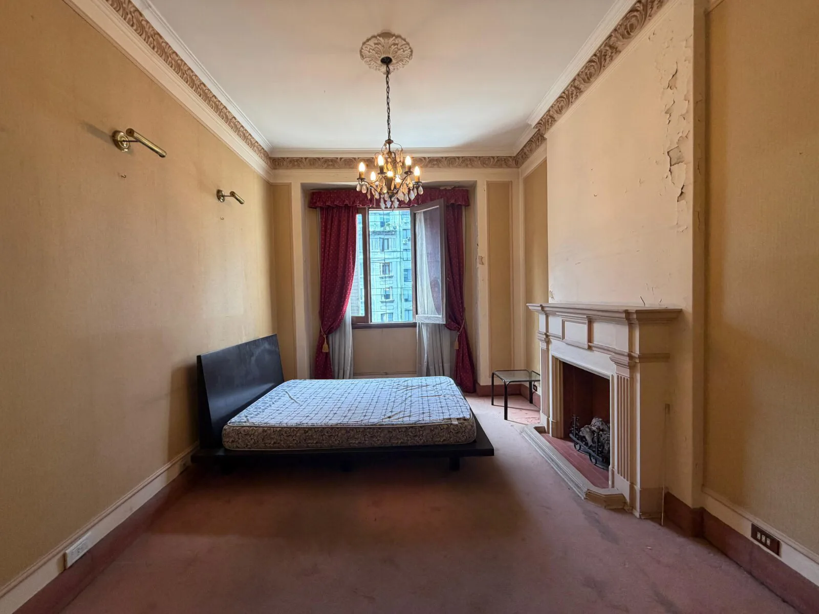 VENTA DE PISO ENTERO DE 6 AMBIENTES CON ARQUITECTURA DE ÉPOCA EN URUGUAY Y AV. CÓRDOBA