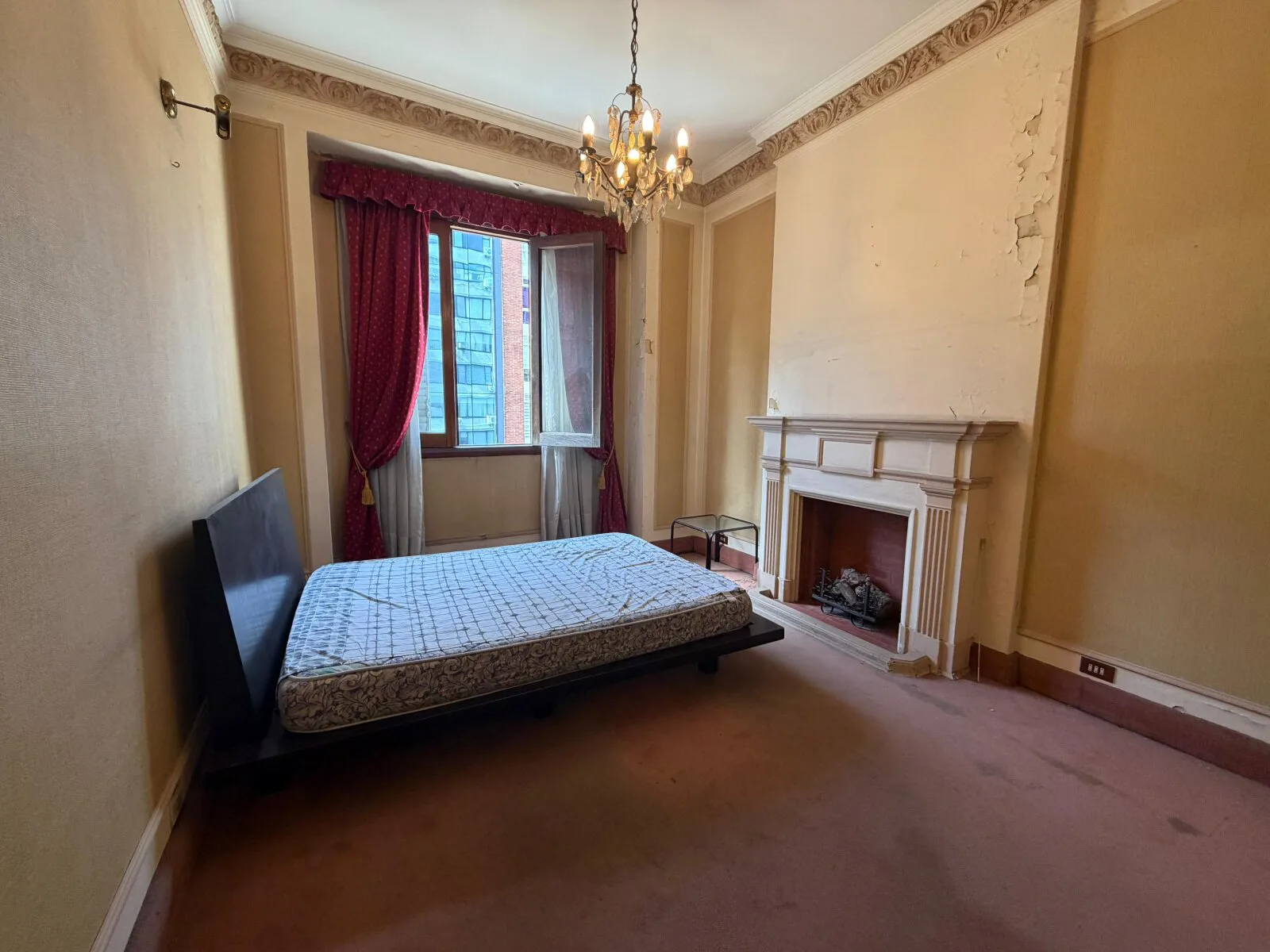 VENTA DE PISO ENTERO DE 6 AMBIENTES CON ARQUITECTURA DE ÉPOCA EN URUGUAY Y AV. CÓRDOBA foto 3