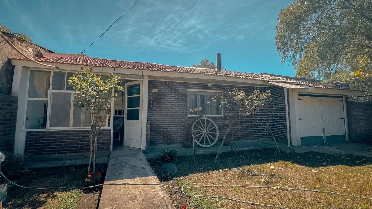 VENTA CASA 4 AMB. BARRIO LIBERTAD /APTA CREDITO foto 2