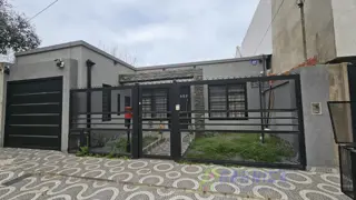 Alquiler casa con parque y quincho en Ituzaingó foto 1