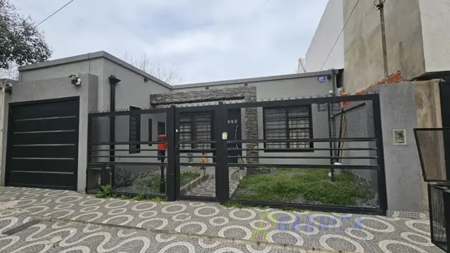 Alquiler casa con parque y quincho en Ituzaingó