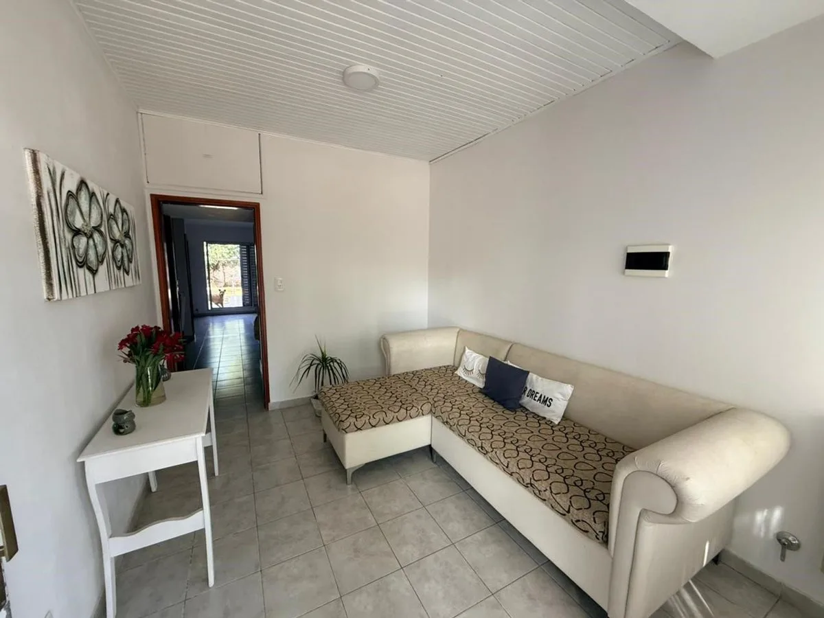 SE VENDE CASA 3 DORMITORIOS. MUY BUEN ESTADO. foto 2
