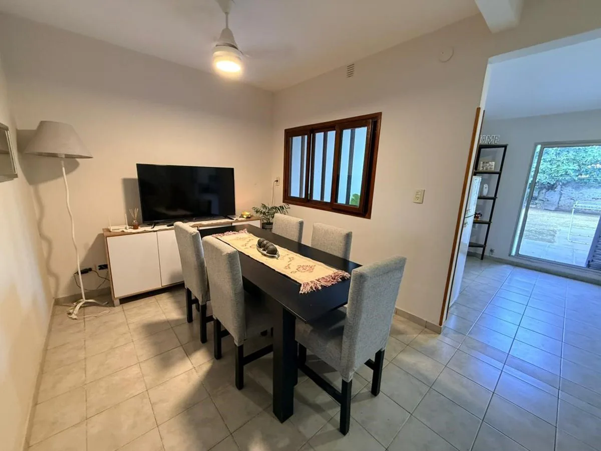 SE VENDE CASA 3 DORMITORIOS. MUY BUEN ESTADO. foto 3