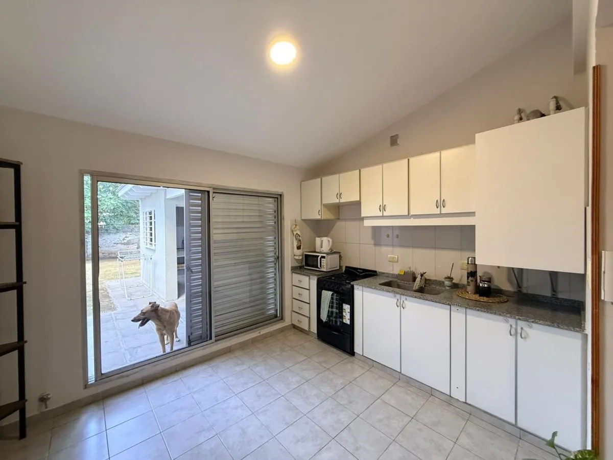 SE VENDE CASA 3 DORMITORIOS. MUY BUEN ESTADO. foto 4