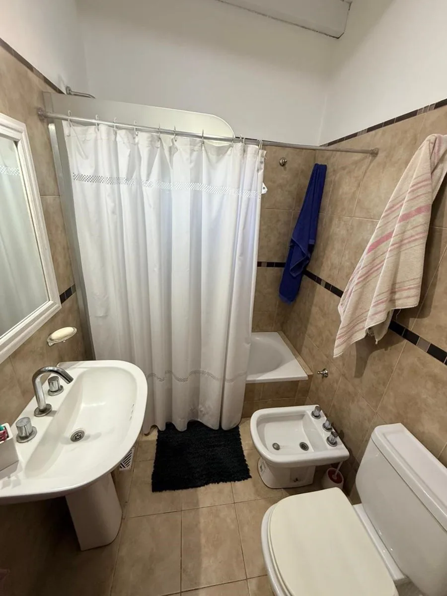 SE VENDE CASA 3 DORMITORIOS. MUY BUEN ESTADO. foto 5