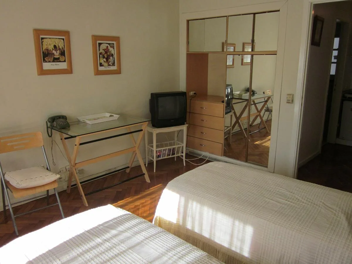 Barrio Norte, Talcahuano 1000, 1 amb, 610, 30m2, u$s 600 todo incluido con tope de # 30,000 de luz. foto 4