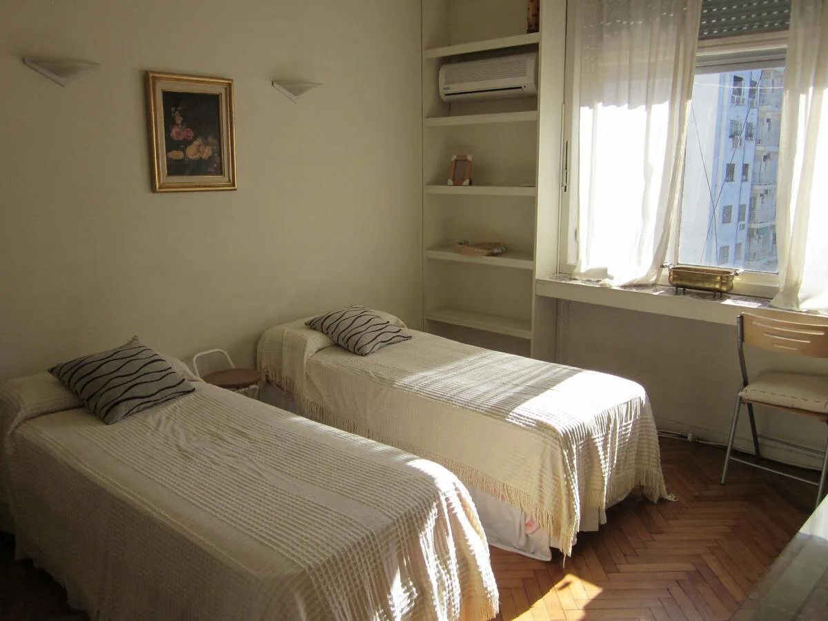Barrio Norte, Talcahuano 1000, 1 amb, 610, 30m2, u$s 600 todo incluido con tope de # 30,000 de luz. foto 5
