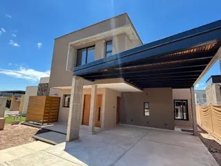 CASA A ESTRENAR EN BARRIO PRIVADO LOMAS DE RUSSELL foto 1