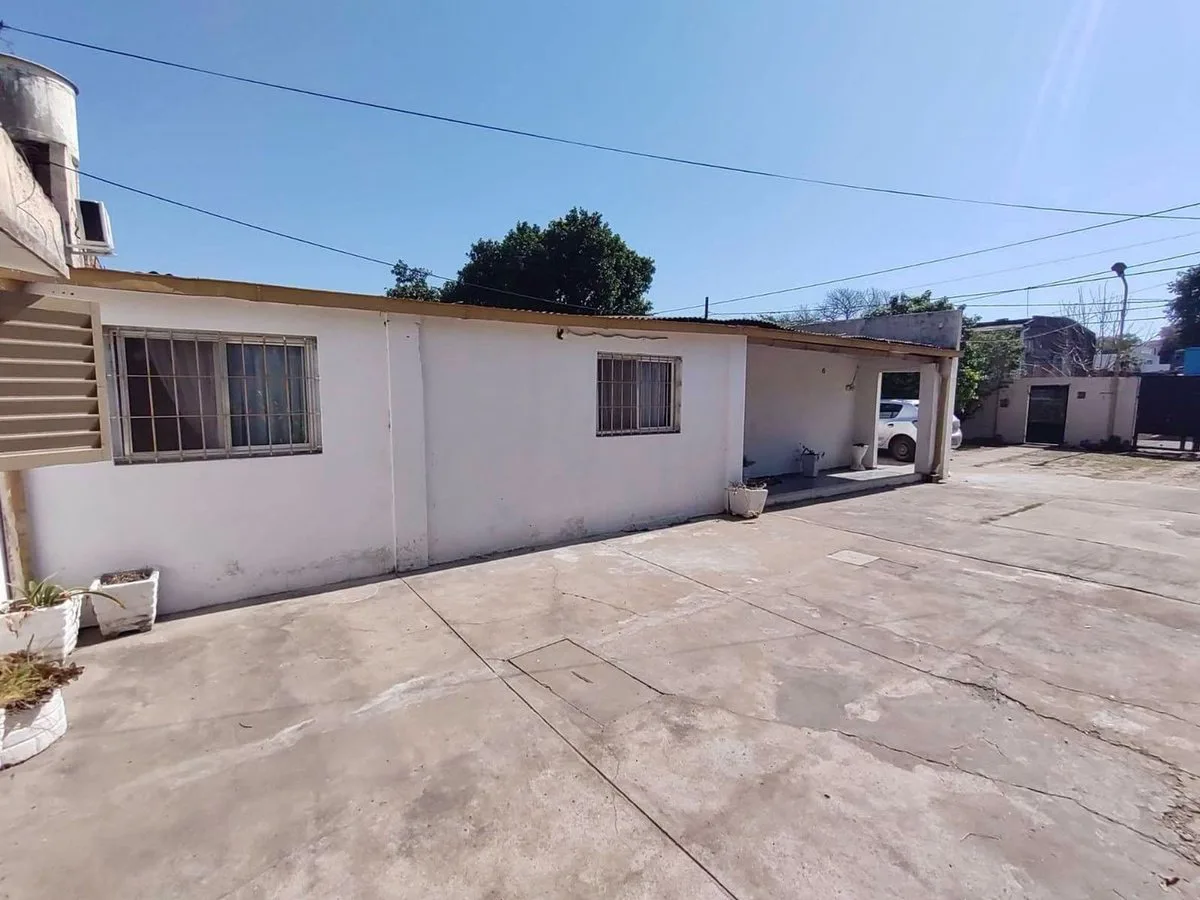 VENTA DE CASA CON TERRENO AMPLIO foto 3