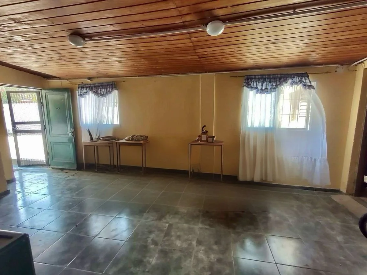 VENTA DE CASA CON TERRENO AMPLIO foto 4