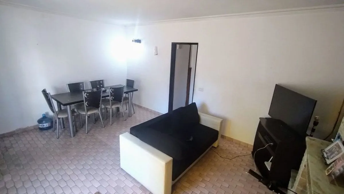 VENTA CASA DOS PLANTAS COCHERA Y GALPON, ARROYITO foto 3