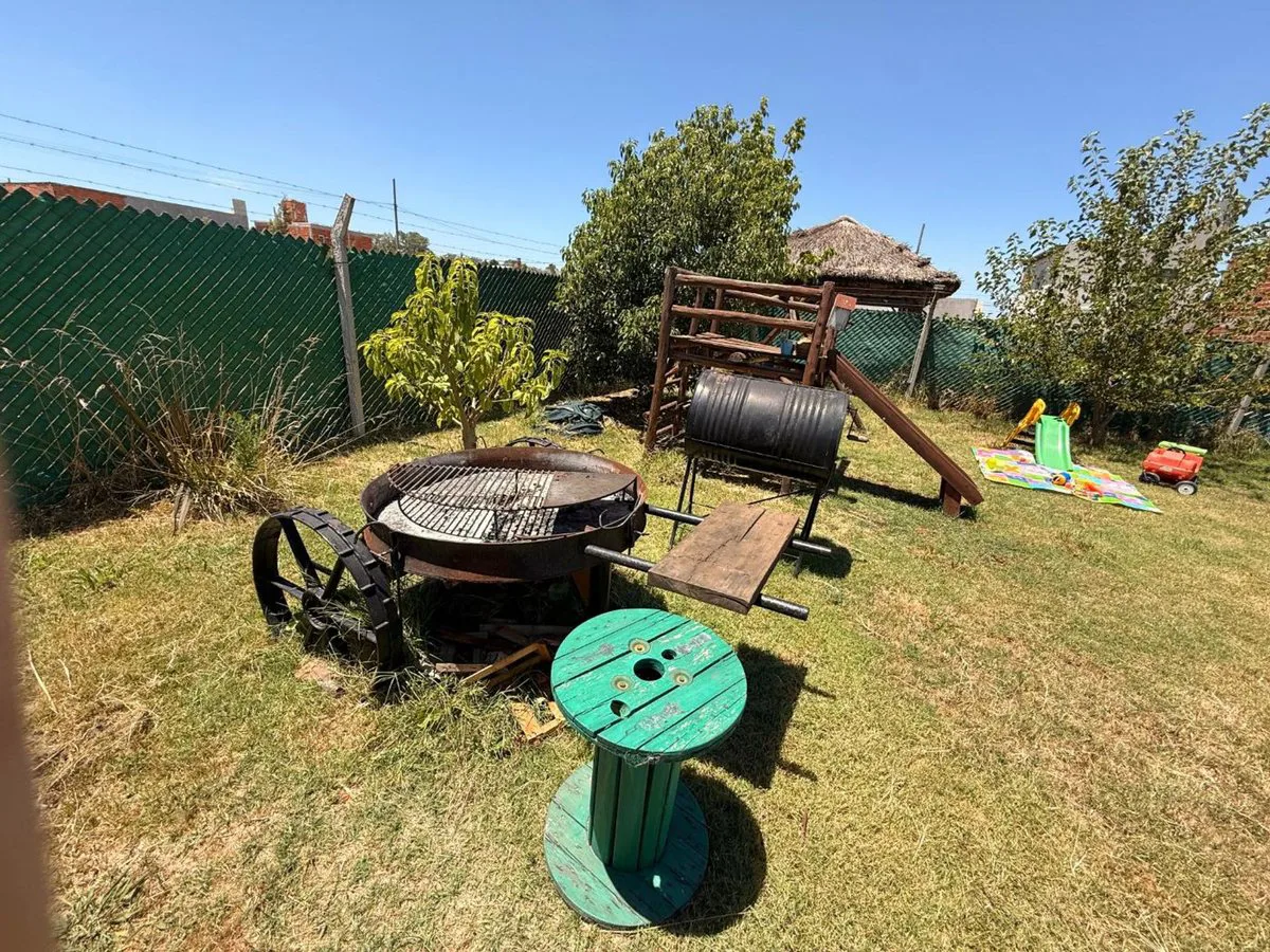 CASA QUINTA EN MÁXIMO PAZ CON PISCINA Y QUINCHO foto 3