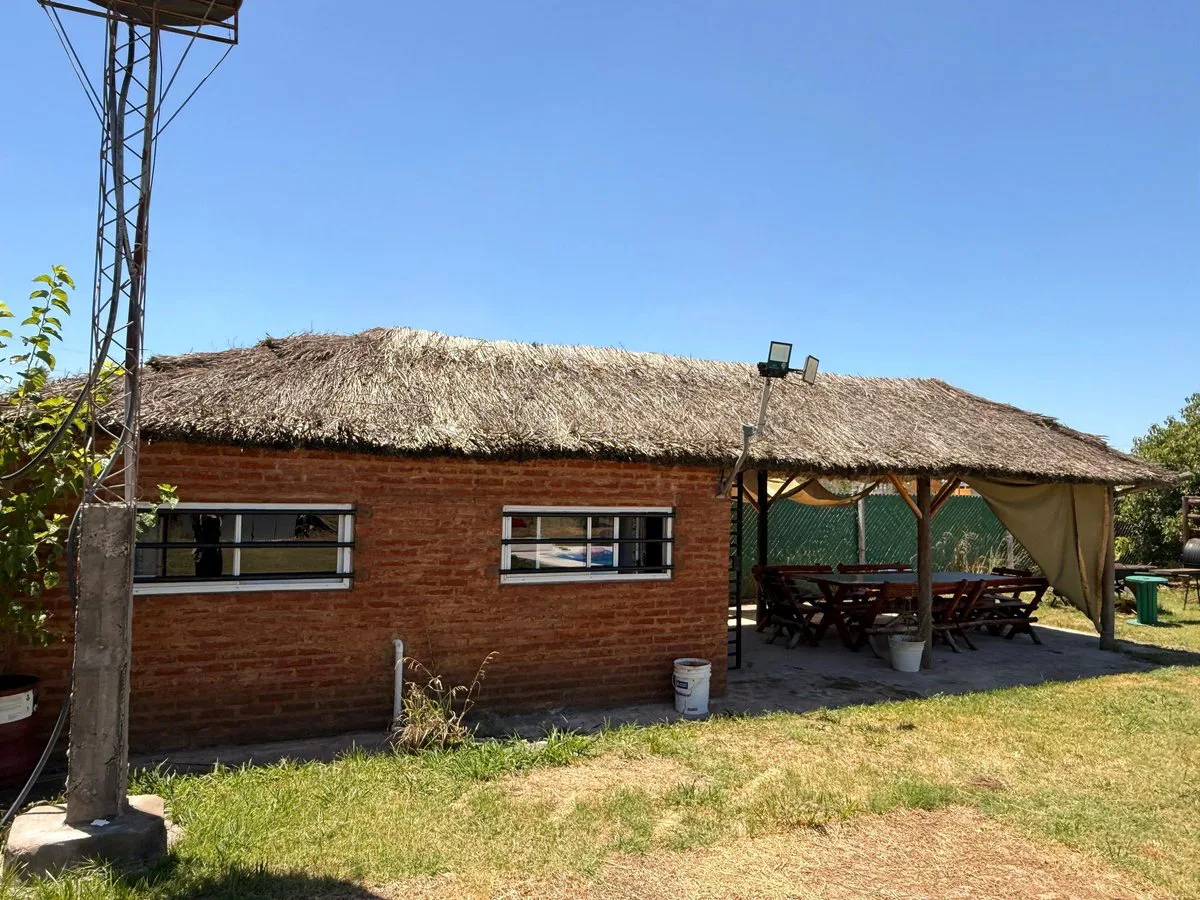 CASA QUINTA EN MÁXIMO PAZ CON PISCINA Y QUINCHO foto 4