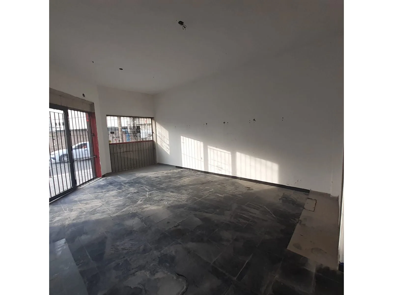 OPORTUNIDAD Local Comercial | Castelar Norte | a Metros del Plaza Oeste Shopping foto 2