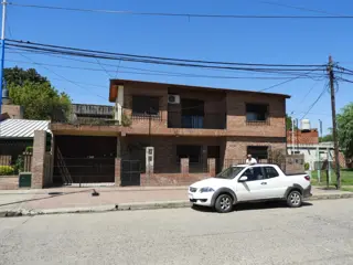 EXCELENTE CASA  EN ALQUILER foto 2