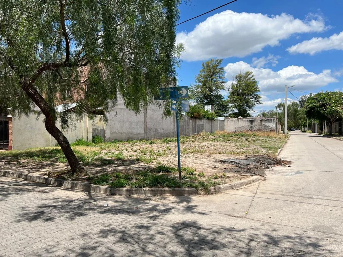 VENTA DE LOTE ESQUINA EN B° CABILDO foto 4