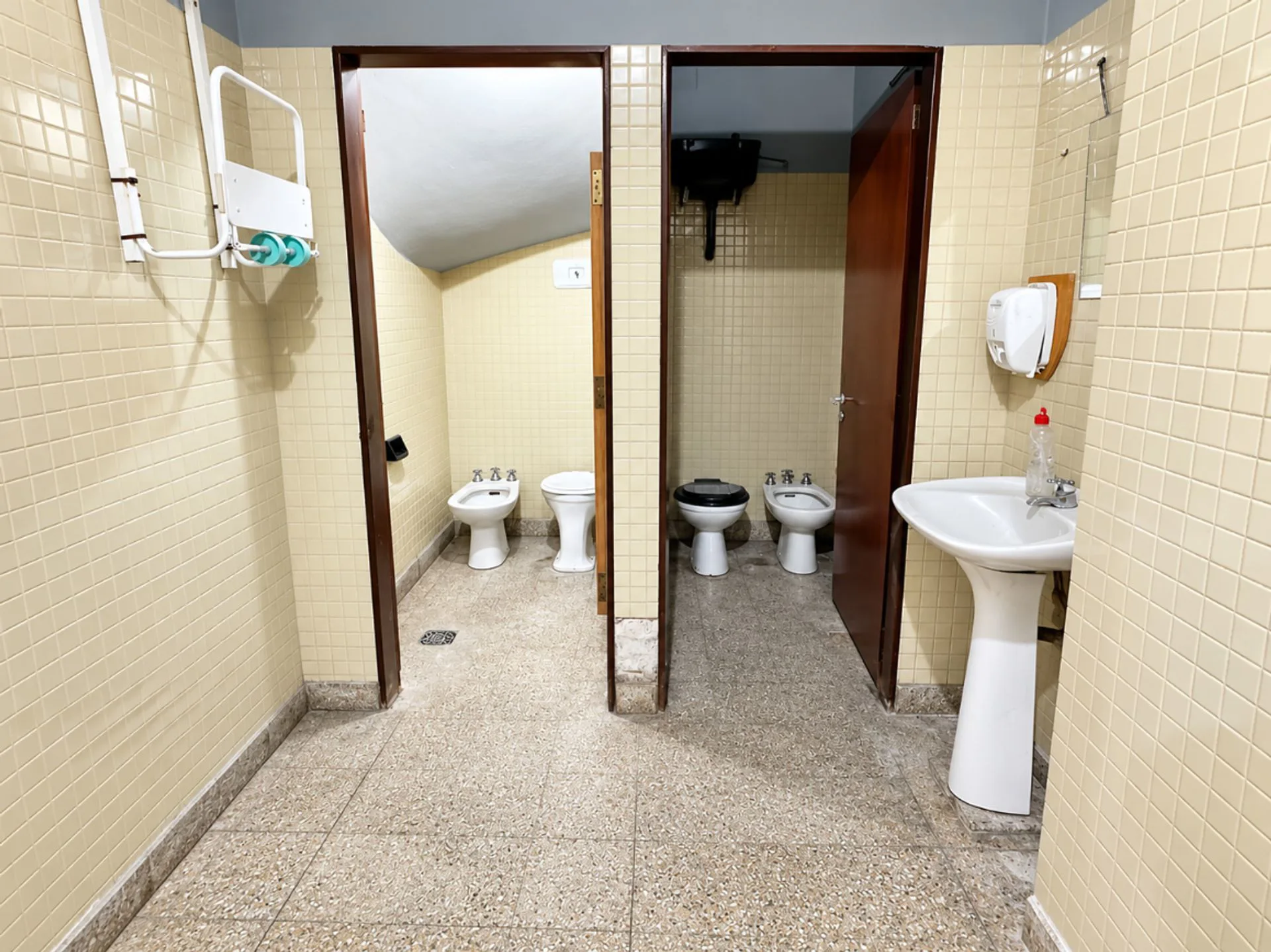 VENTA: IMPORTANTE GALPÓN INDUSTRIAL / COMERCIAL foto 4
