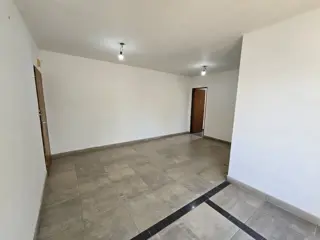 ALQUILER DE EXCELENTE DEPARTAMENTO 3 AMBIENTES SOBRE AVENIDA - BARRIO COCA COLA - MONTE GRANDE foto 2