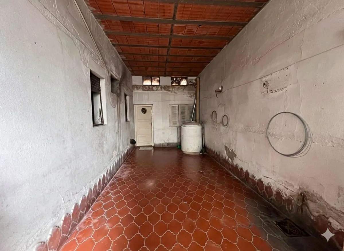 VENTA CASA SOBRE AV. BELGRANO SUR Y ALSINA foto 5