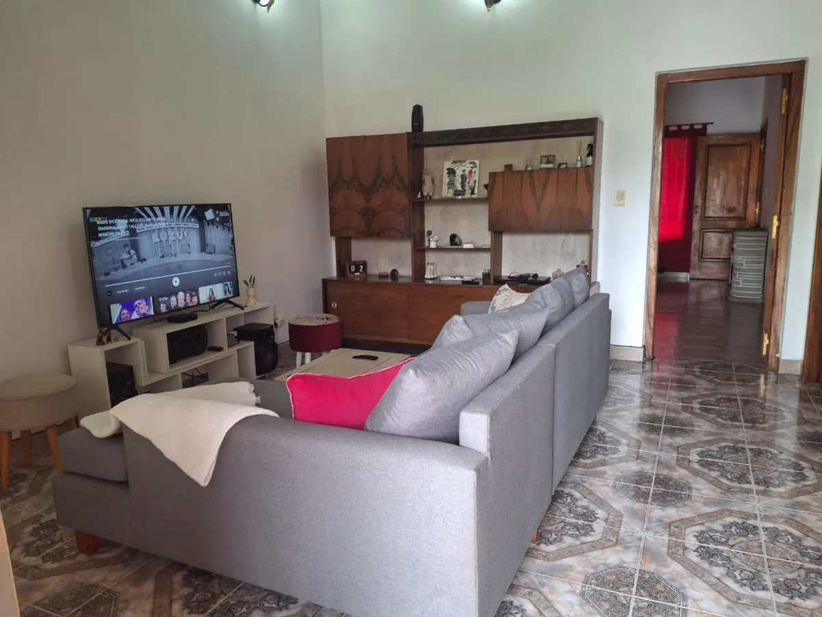 VENTA CASA 5 AMB Y QUINCHO  SE ESCUCHA OFERTA foto 3